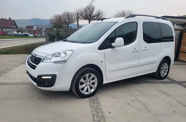 Peugeot Partner cena 46999 przebieg: 163610, rok produkcji 2019 z Chęciny małe 191